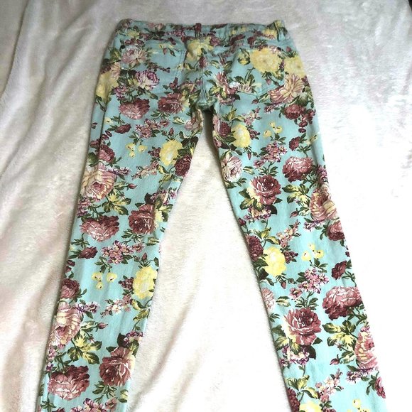 Spring Jeans - Picture 3 of 7
